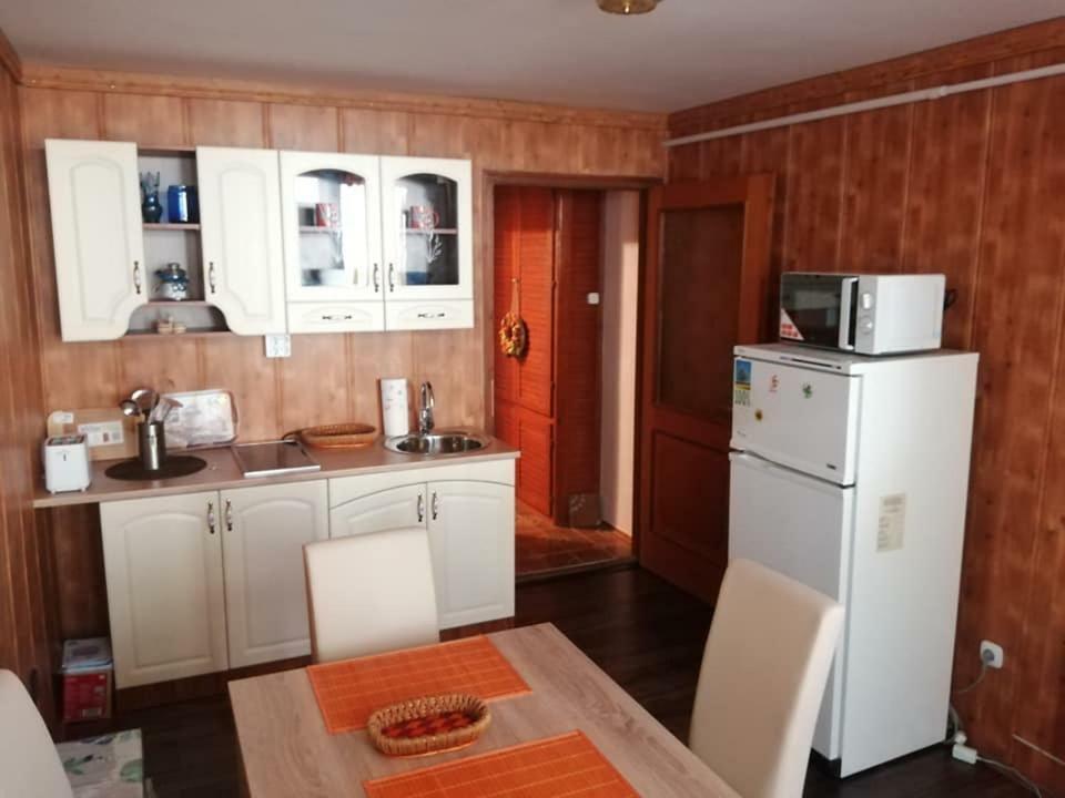 Kiscsillag Apartman Apartment Harkany Exterior photo